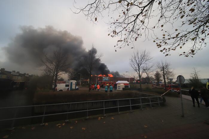 Sporthal Optisport De Schelft verwoest door brand