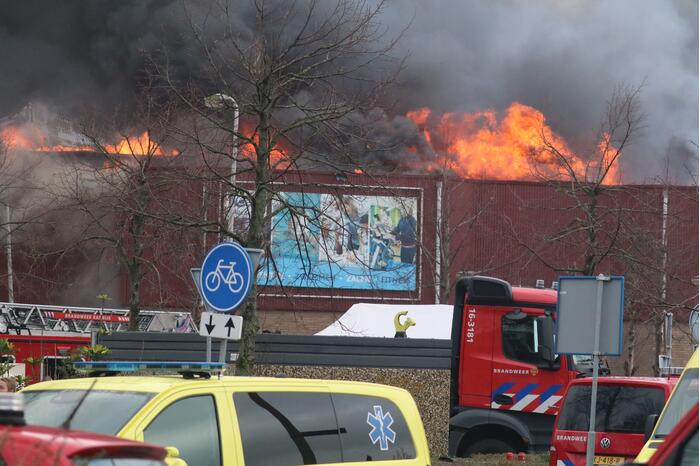 Sporthal Optisport De Schelft verwoest door brand