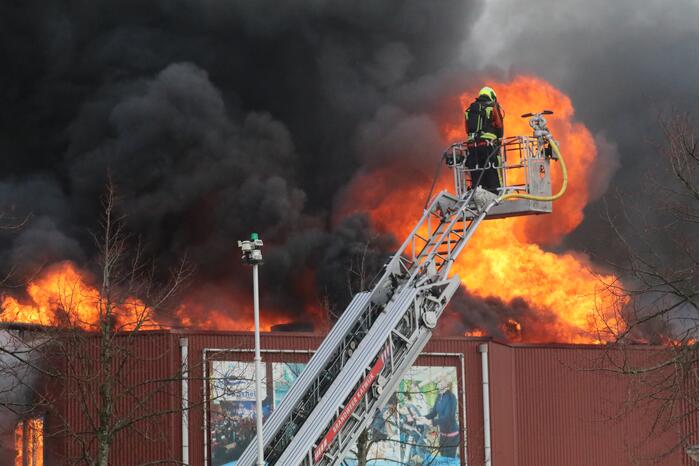 Sporthal Optisport De Schelft verwoest door brand