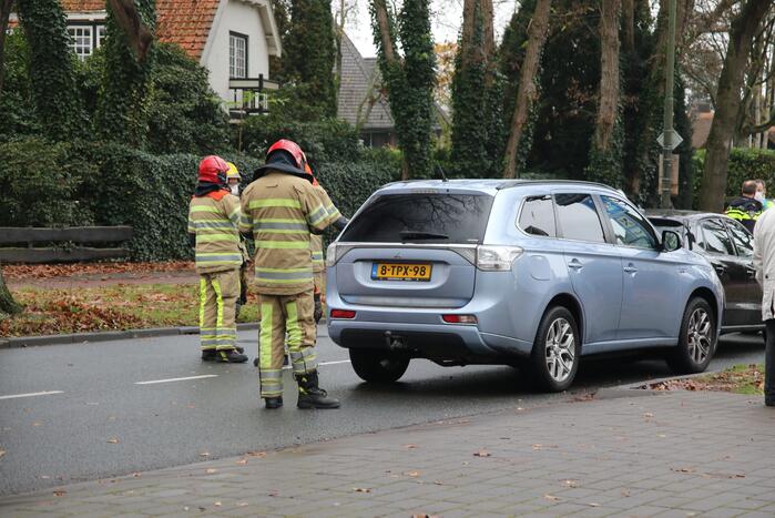 Kop-staart botsing tussen drie voertuigen