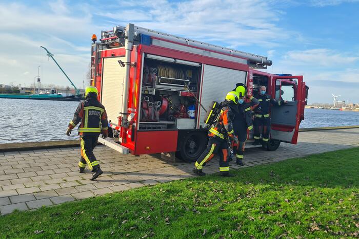 Boom mogelijk in brand door vuurwerk