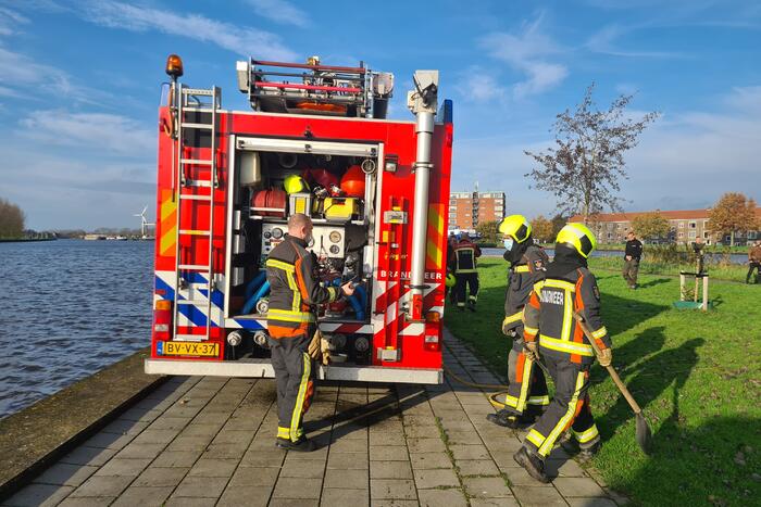 Boom mogelijk in brand door vuurwerk