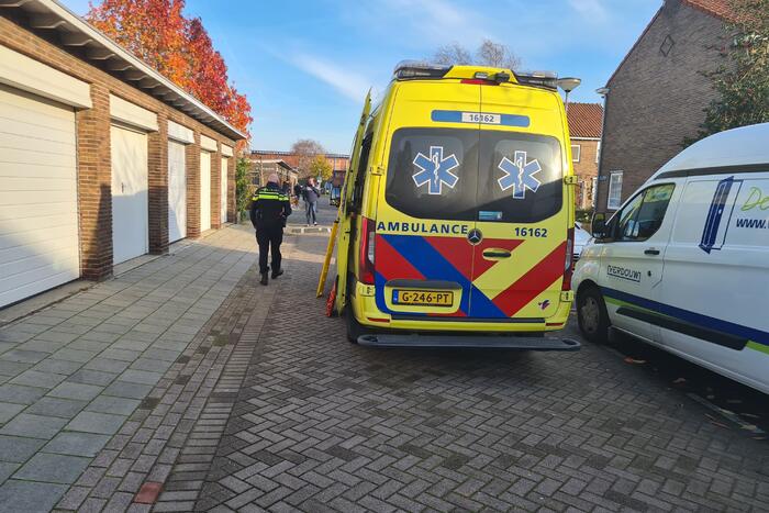 Traumahelikoper landt voor gevallen persoon