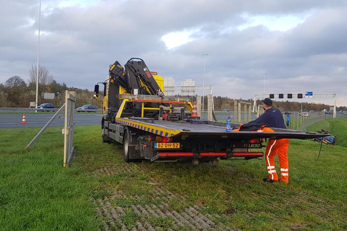 Personenauto belandt in sloot