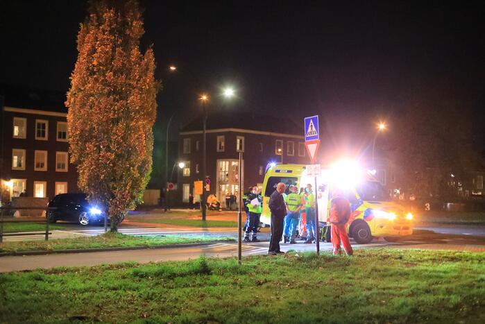 Traumahelikopter landt voor gewond persoon