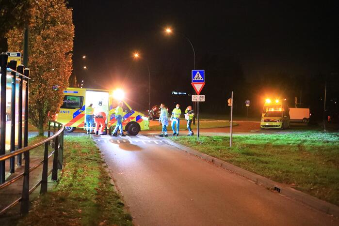 Traumahelikopter landt voor gewond persoon