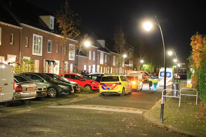 Traumahelikopter landt voor gewond persoon