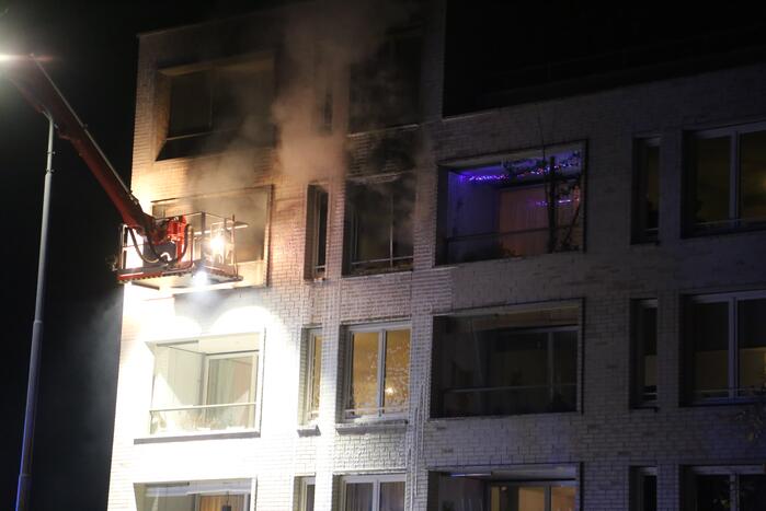 Grote uitslaande brand in appartementencomplex