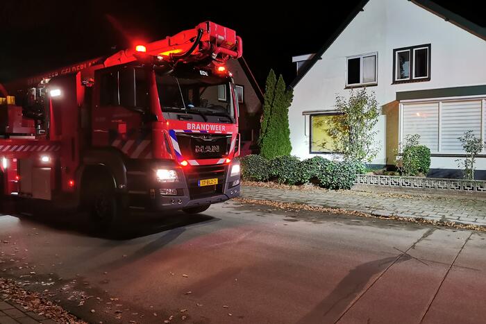 Brand in schoorsteen van woning