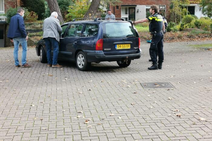 Automobilist verliest macht over het stuur en rijdt tegen gevel