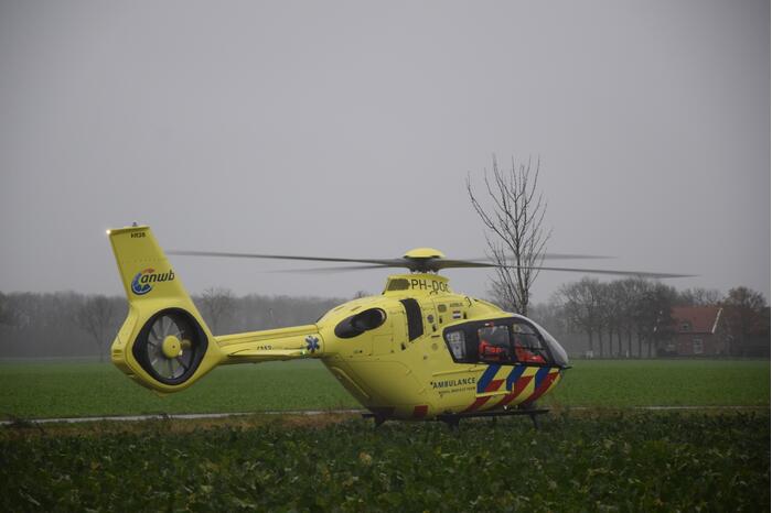 Twee voertuigen belanden in sloot na botsing