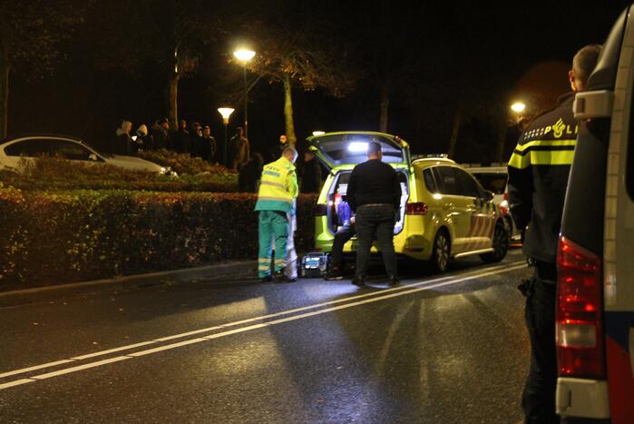 Automobilist verliest macht over het stuur en belandt in struiken