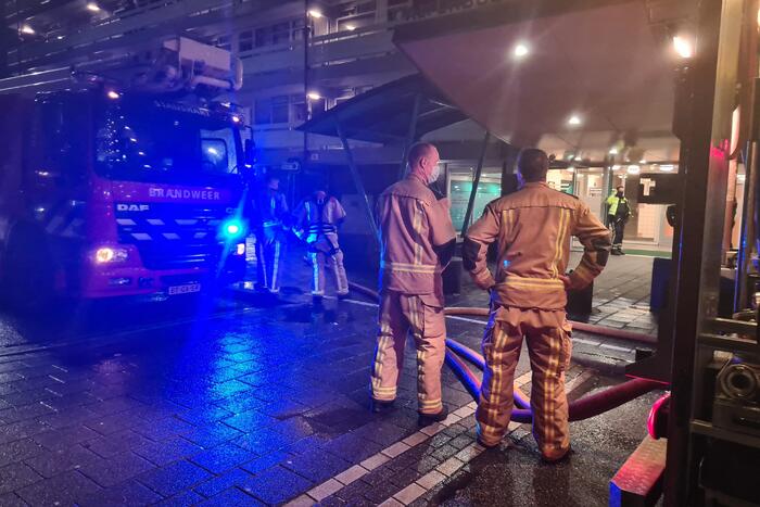 Veel rook bij brand in flatwoning