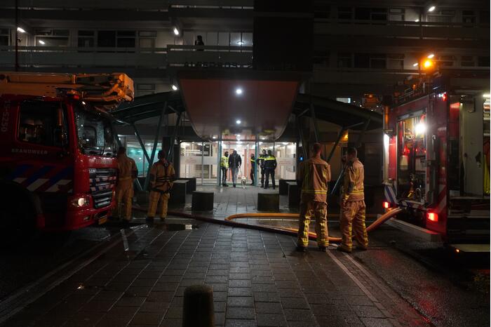 Veel rook bij brand in flatwoning