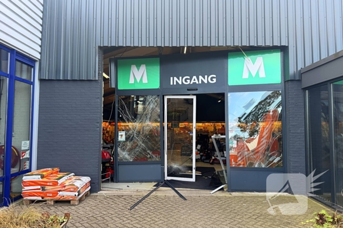 Ramkraak veroorzaakt schade aan winkel