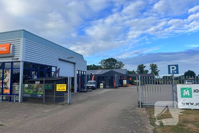 Ramkraak veroorzaakt schade aan winkel