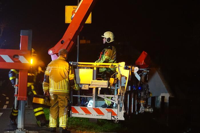 Brand in schoorsteen van woning