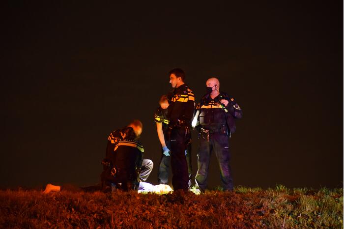 Verward persoon van de weg gehaald