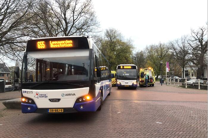 Twee gewonden bij verkeersongeval met stadsbus