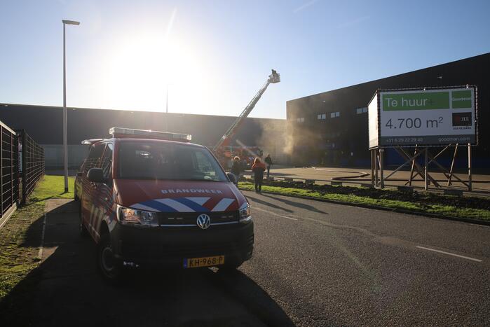 Brand in bedrijfsverzamelgebouw op Distripark Doelwijk