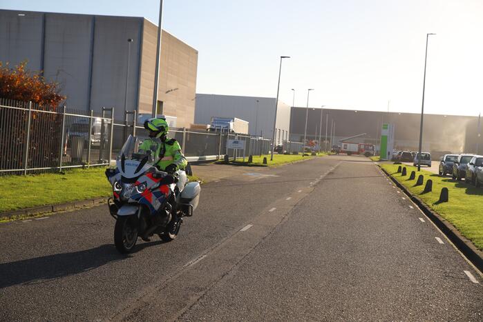 Brand in bedrijfsverzamelgebouw op Distripark Doelwijk