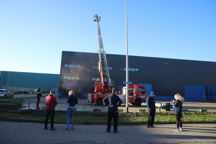 Brand in bedrijfsverzamelgebouw op Distripark Doelwijk