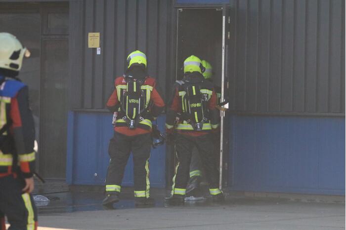 Brand in bedrijfsverzamelgebouw op Distripark Doelwijk