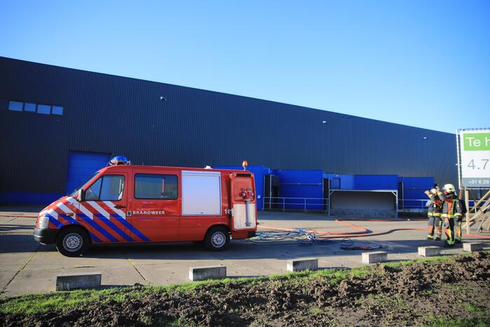 Brand in bedrijfsverzamelgebouw op Distripark Doelwijk