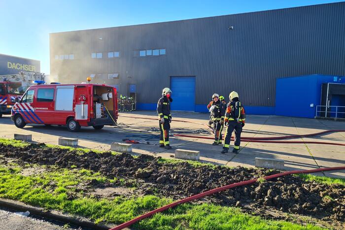 Brand in bedrijfsverzamelgebouw op Distripark Doelwijk