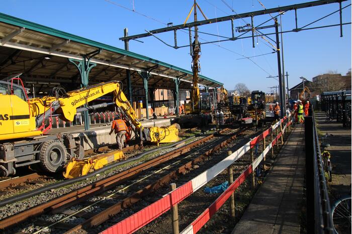 Werkzaamheden verlenging perron voor project Extra Sneltrein