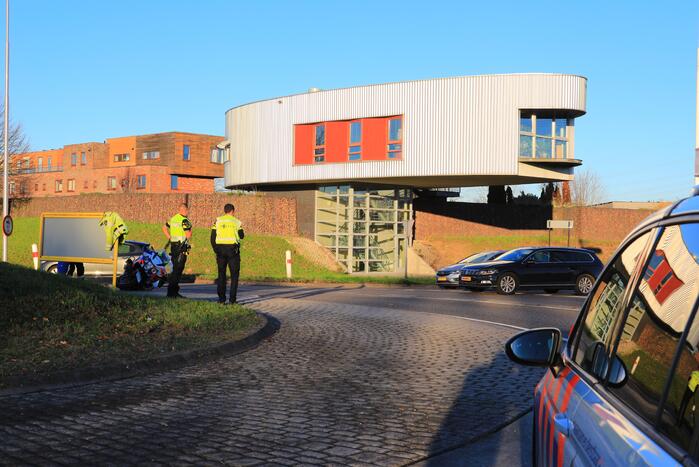 Motoragent aangereden door auto