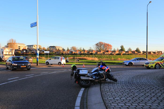 Motoragent aangereden door auto