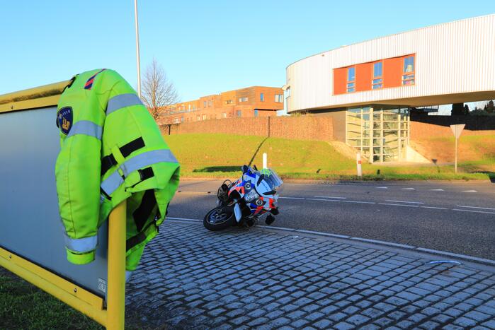 Motoragent aangereden door auto
