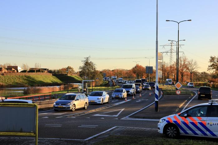 Motoragent aangereden door auto
