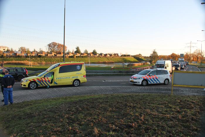 Motoragent aangereden door auto