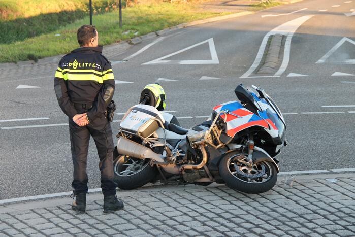 Motoragent aangereden door auto