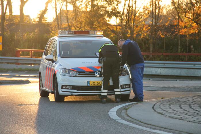 Motoragent aangereden door auto