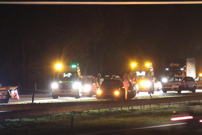 Rijbaan snelweg afgesloten na ongeval