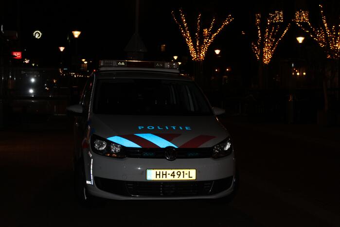 Vrachtwagen raakt lantaarnpaal tijdens achteruit rijden