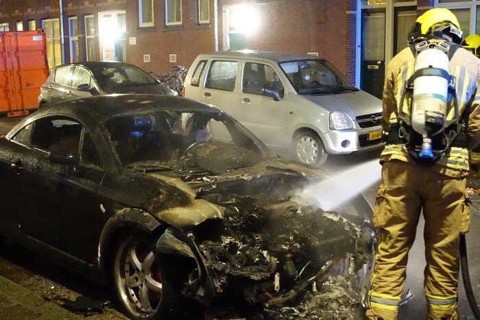 Auto volledig verwoest door brand
