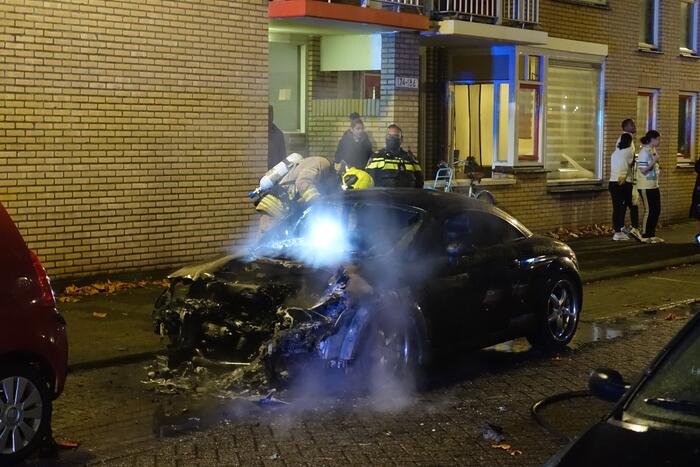 Auto volledig verwoest door brand