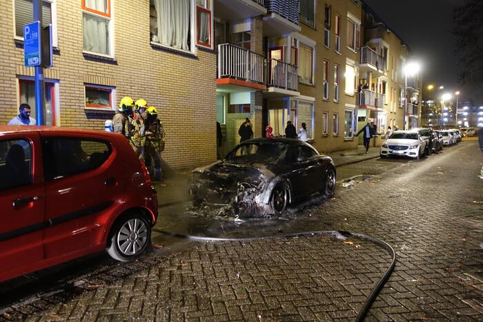 Auto volledig verwoest door brand