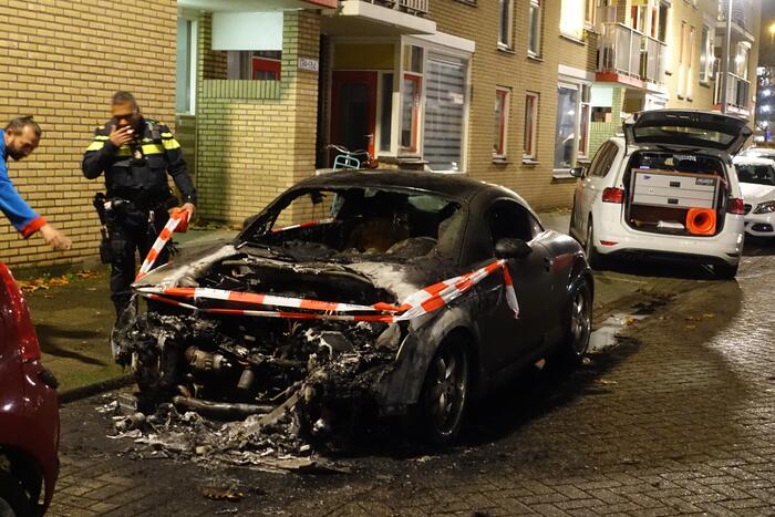 Auto volledig verwoest door brand