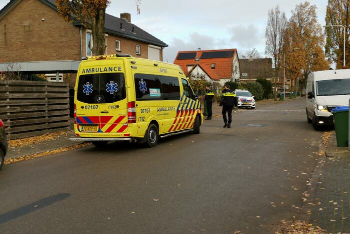 Fietser en personenauto met elkaar in botsing