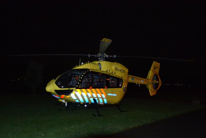 Traumahelikopter landt voor overplaatsing coronapatient