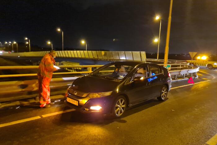 Schade na botsing tussen twee voertuigen