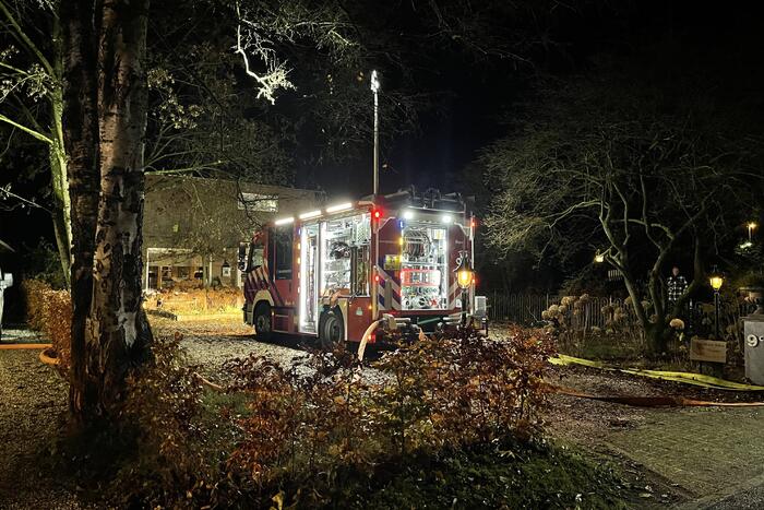 Brand in schoorsteen van woning