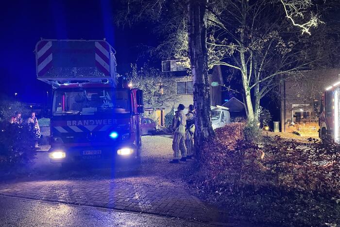 Brand in schoorsteen van woning