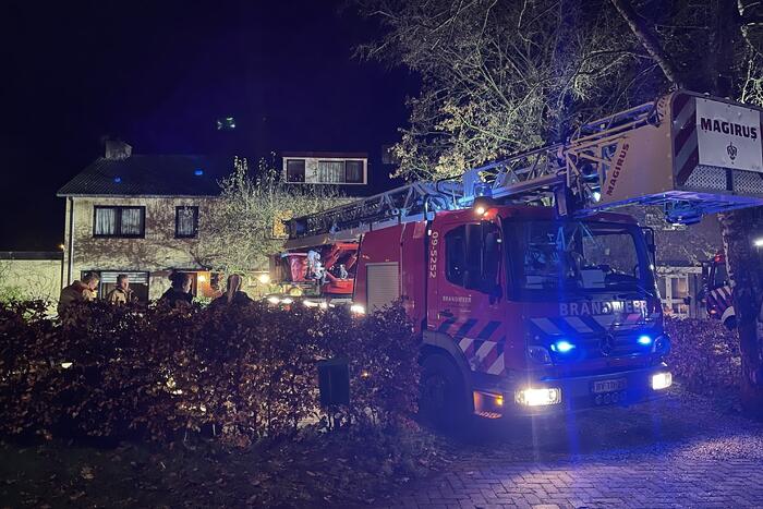 Brand in schoorsteen van woning