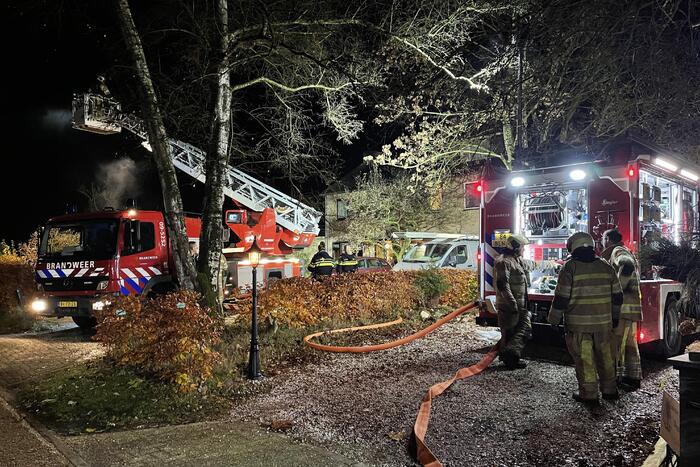 Brand in schoorsteen van woning